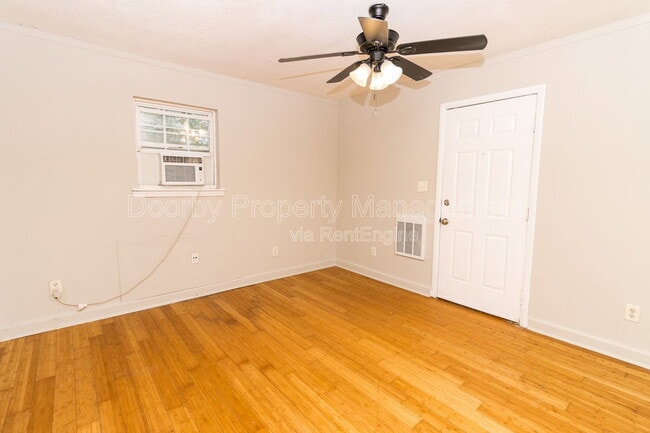Photo - 5345 Lazard St
