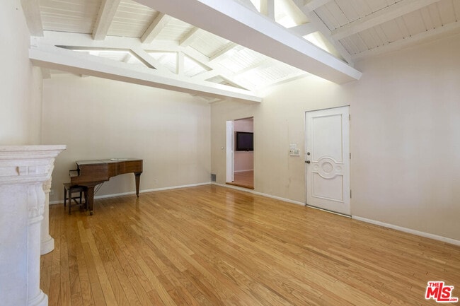 Photo - 352 S Wetherly Dr