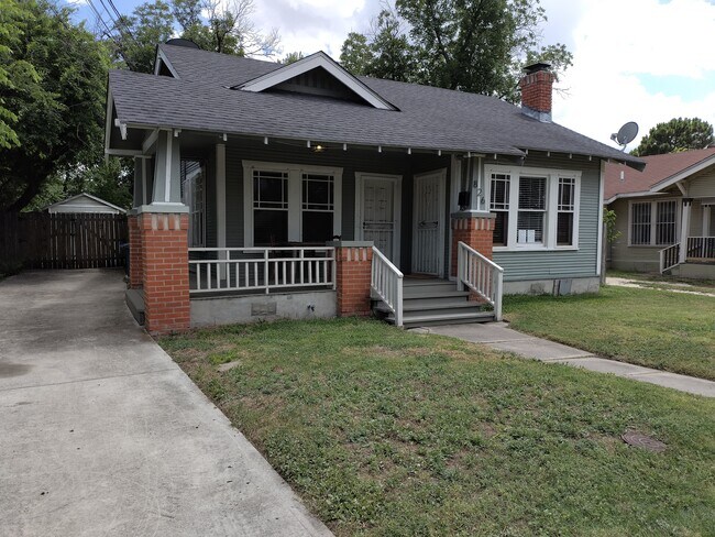 Photo - 826 W Lynwood Ave