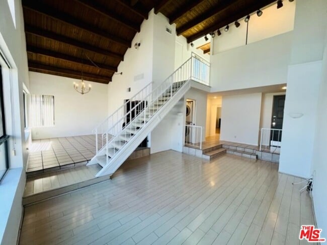 Building Photo - 221 S Gale Dr