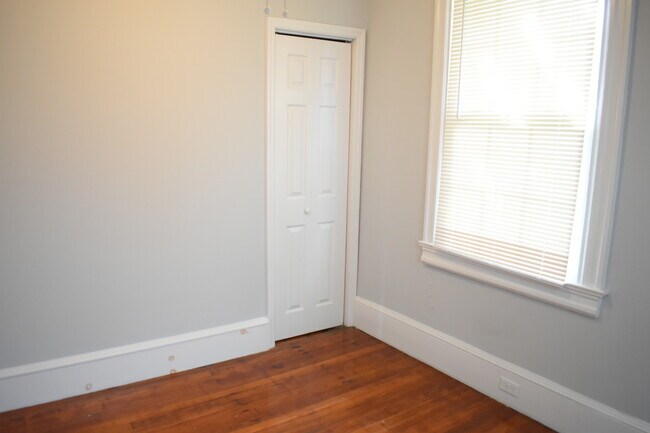 Photo - 1918 Pender Ave Unit A