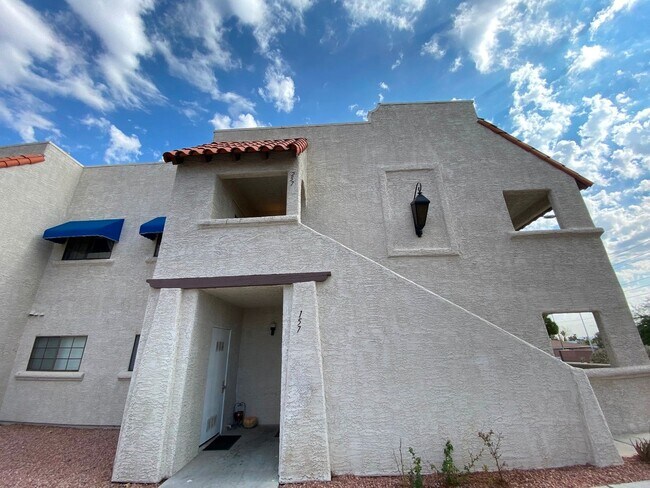 Building Photo - Beautiful Single Bedroom Upstairs Unit