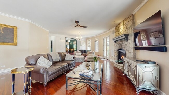 570 Hathaway Cir