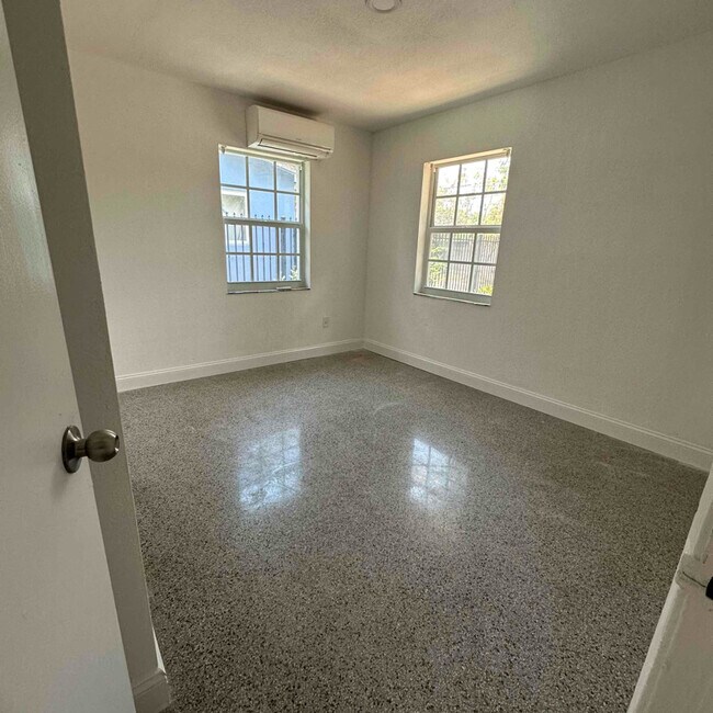 Photo - 626 NW 45th St