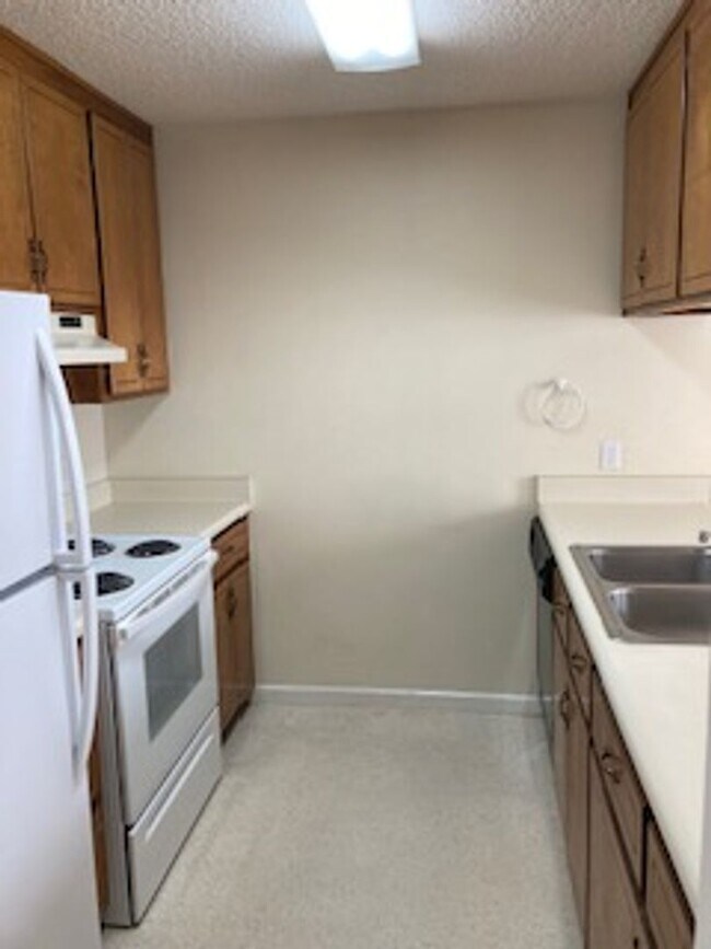 Photo - 1463 Green St Unit B