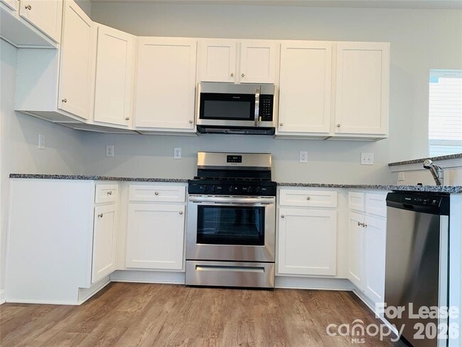 Photo - 202 Canina Ln