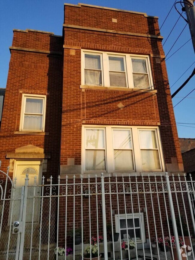 Building Photo - 1540 N Hamlin Ave Unit 2 Rental