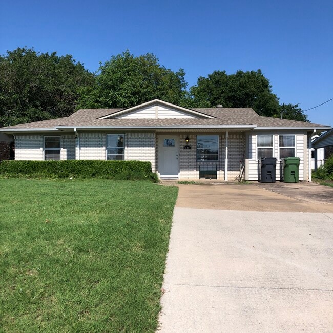 Building Photo - 241 N Murphy Rd