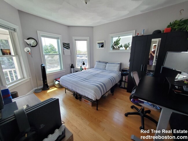 Photo - 83 Newbury St