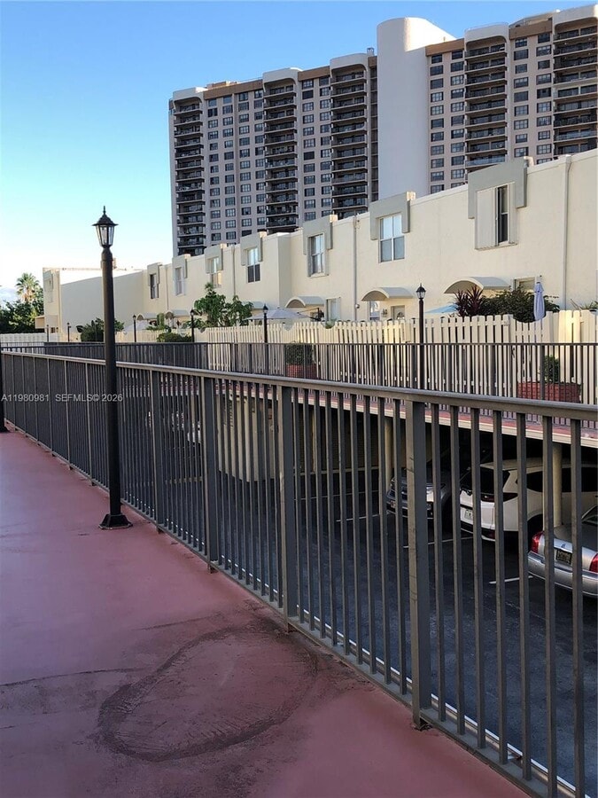 Photo - 1701 NE 115th St