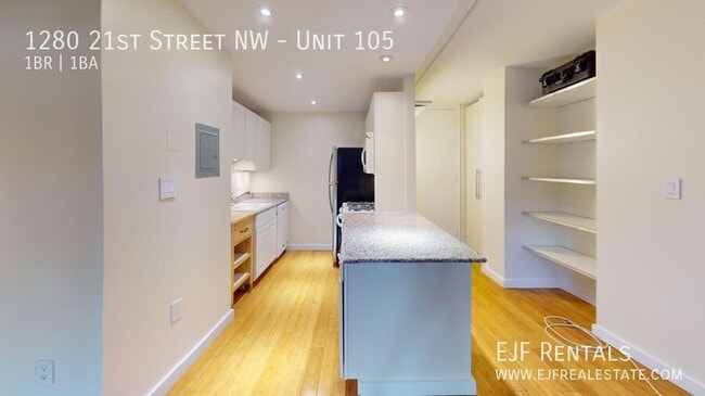 Photo - West End One Bedroom With Front Desk, Pack... Unit 105