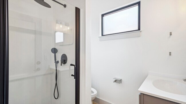 Photo - 1710 N Robertson St