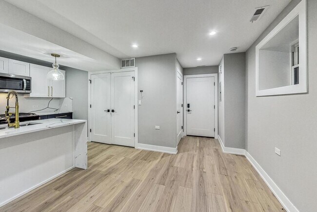 Photo - 2451 N Albany Ave Unit G