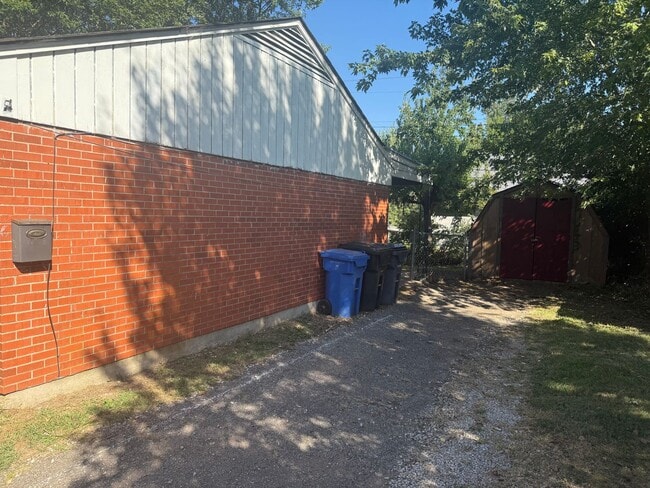 Photo - 1109 Birch Dr