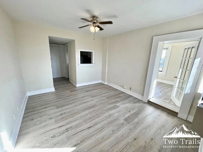 Building Photo - CHARMING DOWNTOWN CONDO - WALK EVERYWHERE!