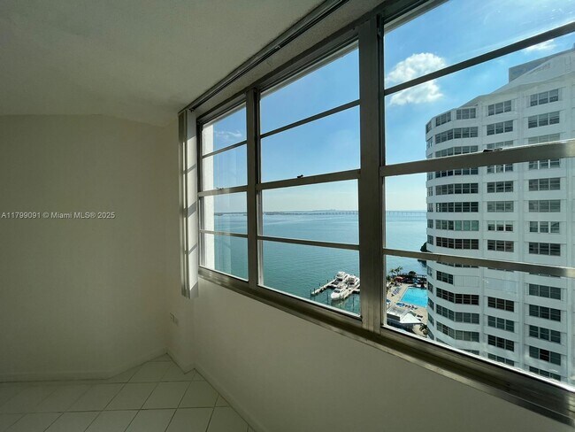 Photo - 801 Brickell Bay Dr Unidad 1567 Rental