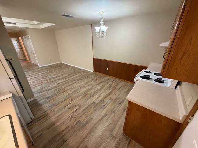 Photo - 732 Foster Ln