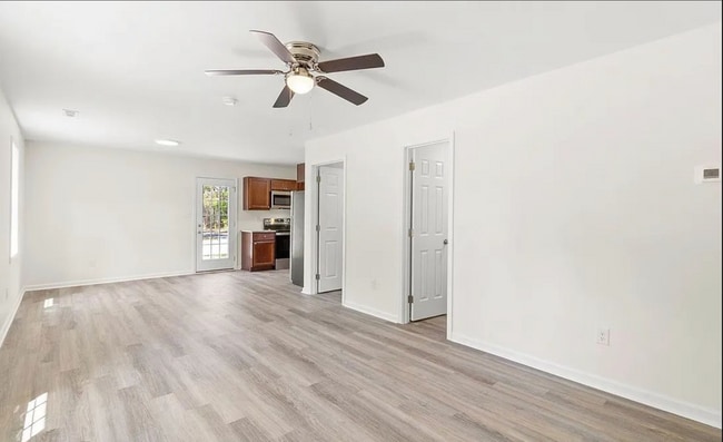 Photo - 2305 Redbud Ln