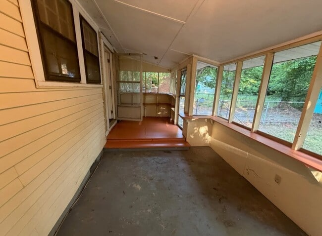 Photo - 832 Richmond St