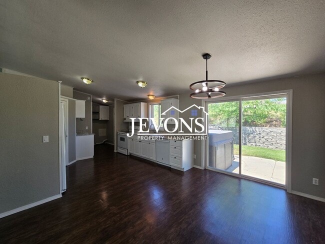 Photo - 4-bedroom single-family home with 1 fenced...