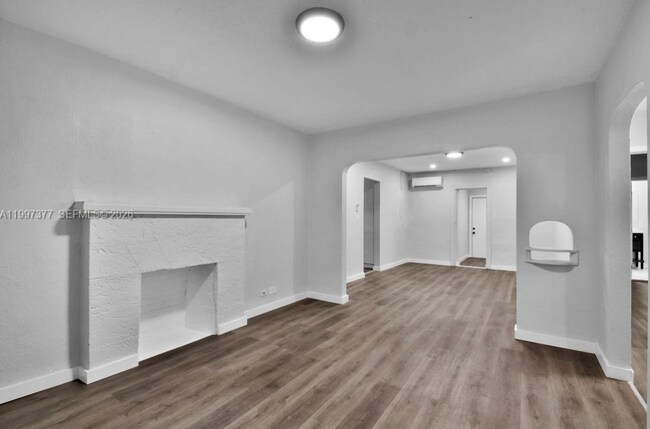 Photo - 547 NW 49th St