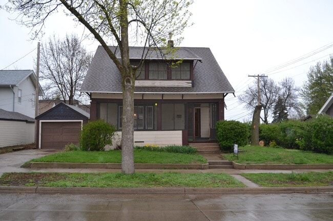 Building Photo - Historic Downtown Single Family Home for R...