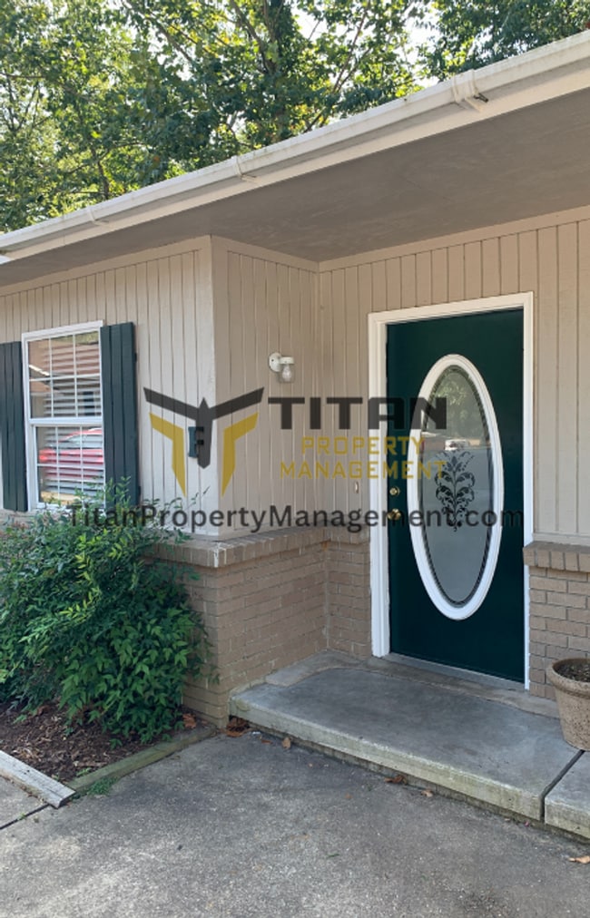 2b/1b One-Story Apartment - 2b/1b One-Story Apartment Unit 2016 Watts Rd. Apt F