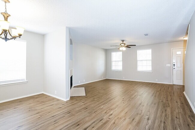 1605 Columbia Dr