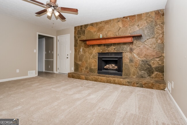 Photo - 3851 Sundowner Ct SE