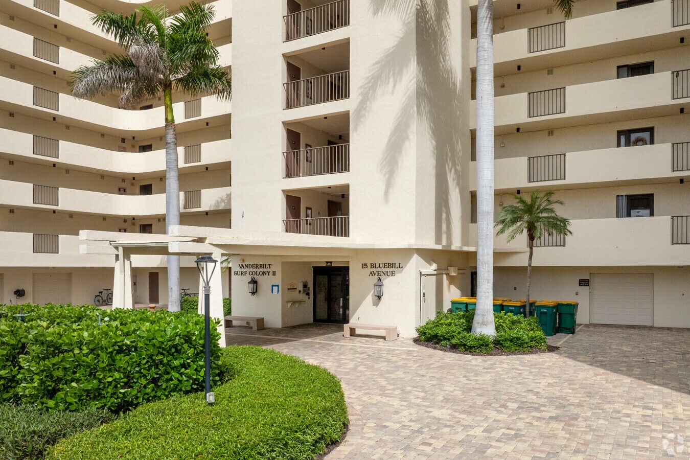 Entrada - Vanderbilt Towers