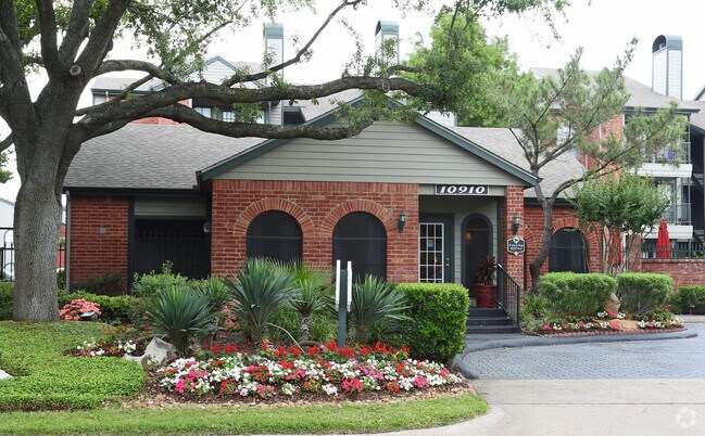 Ascot Court - Ascot Court Apartments