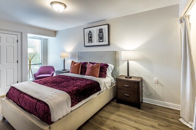 Interior Photo - Monarch on Highland