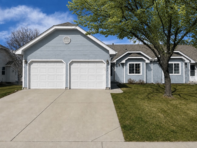 Building Photo - 601 Moose Ct