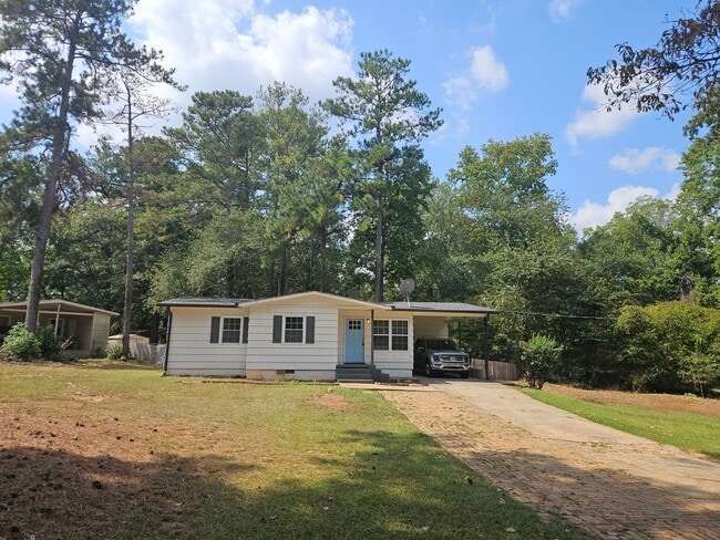 Building Photo - Renovated Marietta Bungalow