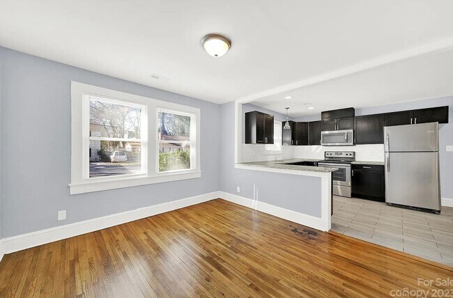 Photo - 2212 Edison St