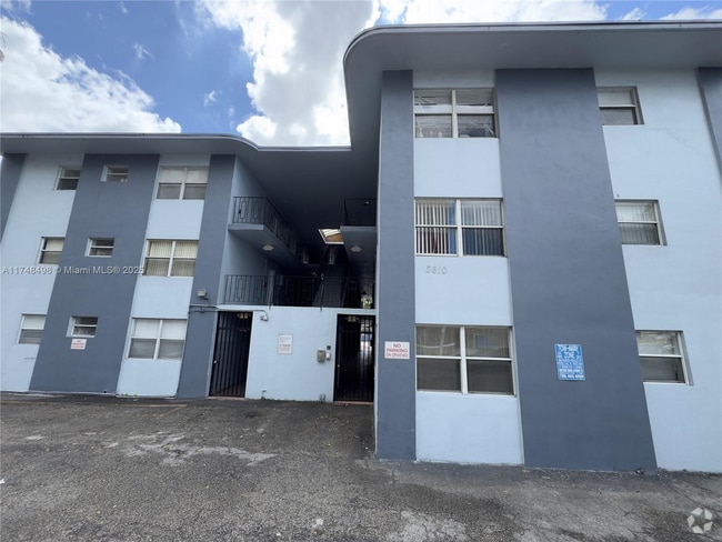 Building Photo - 2610 NW 16th Street Rd Unit 6 Rental