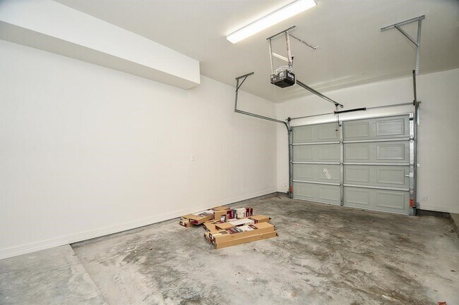 Building Photo - 5262 Ella Blvd Unit 108