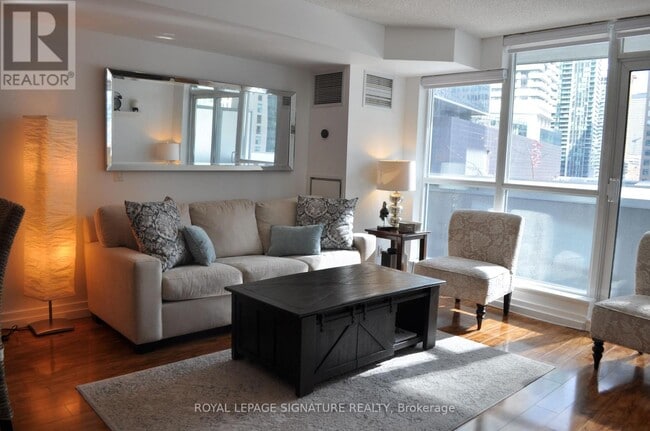 Photo - 8 York St Unit 402