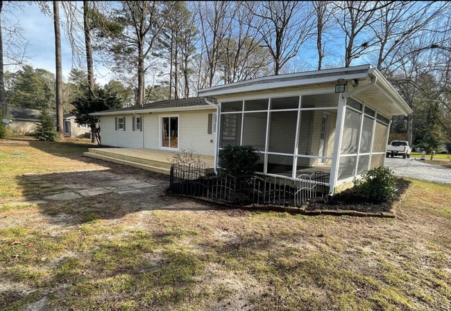 Back deck and porch - 4810 Meadowlark Dr