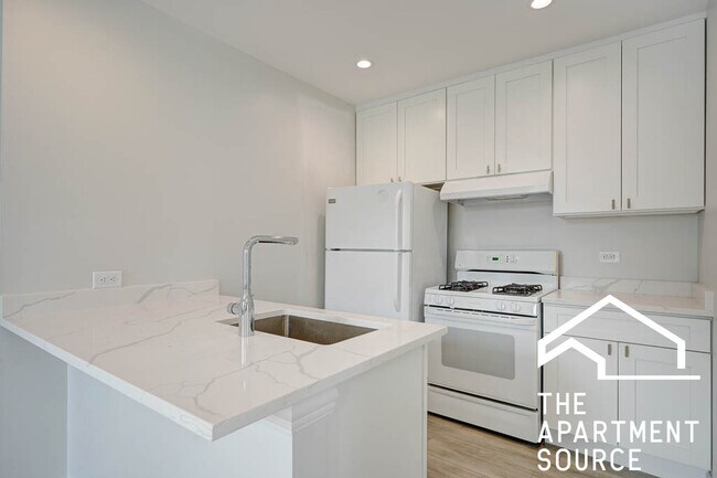 Photo - 1341 W Fletcher St Unit CH