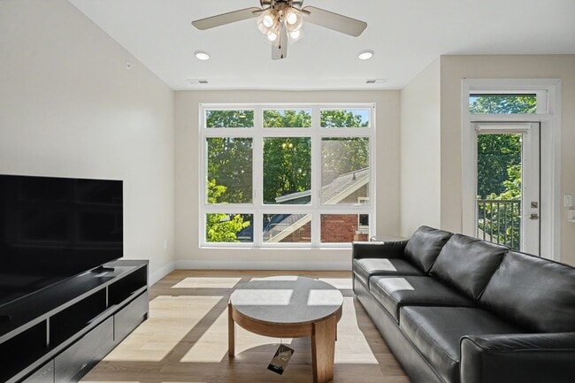 Photo - 512 W Clark St.