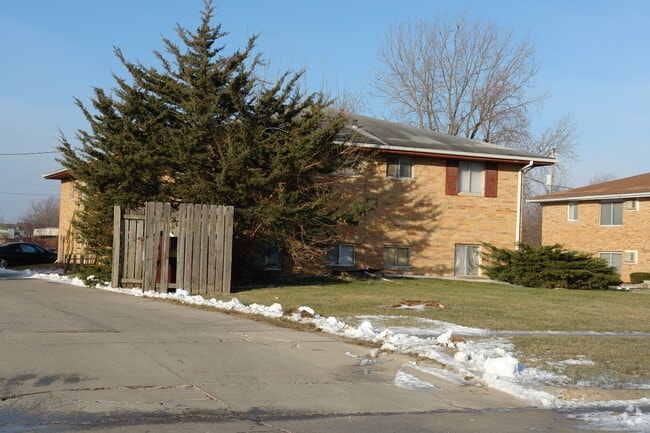 Building Photo - 114 NW College Ave