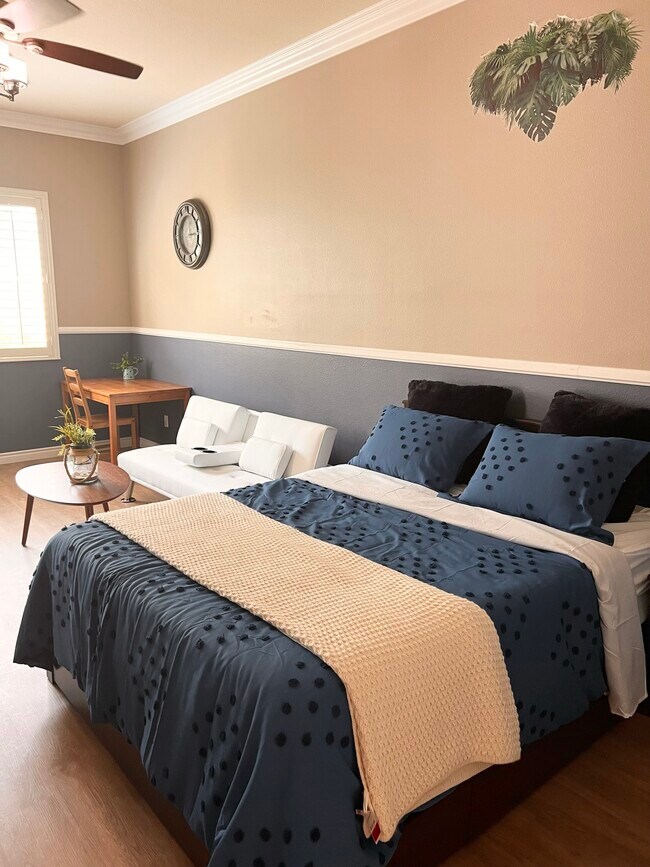 Photo - 1685 Rose Ave