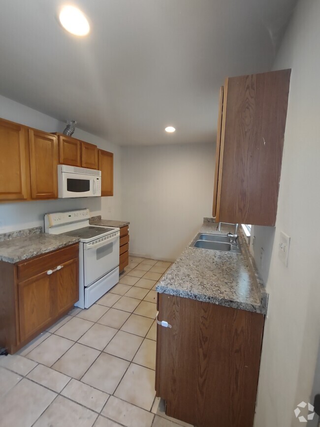 Building Photo - 1114 S San Marcos Rental