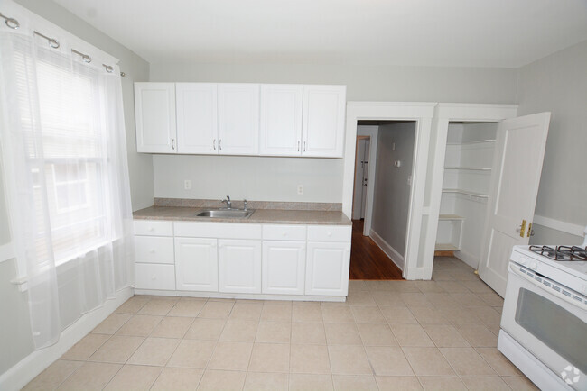 Building Photo - 511 Winchester Ave Unit 2nd Fl Rental