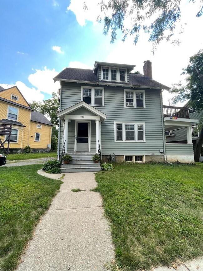 Building Photo - 914 Vaughn St Unit #2