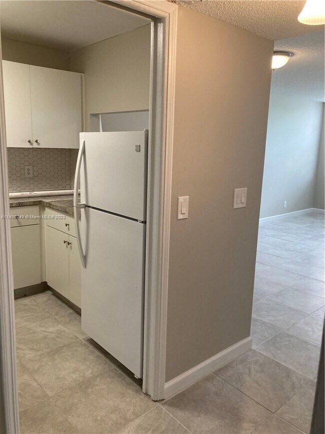 Photo - 9441 Live Oak Pl