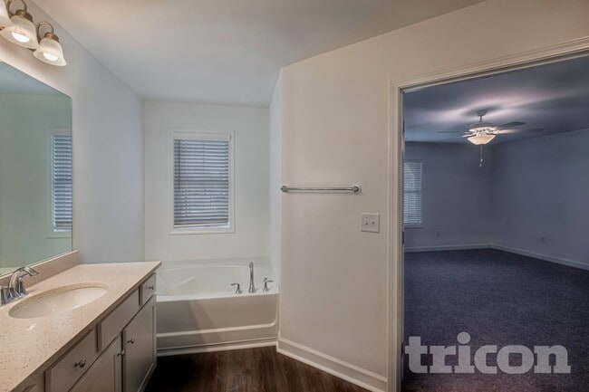 Building Photo - 132 E Rdg Wy