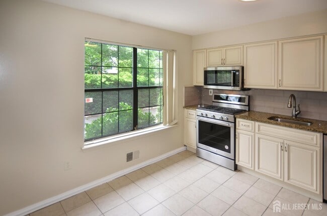 Photo - 202 Hidden Village Dr