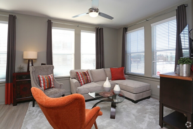 Photo - 680 E Algonquin Rd